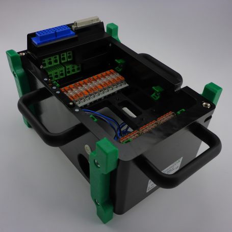 Sandwich Prüfadapter mit integrierten Leitungsabgriffen