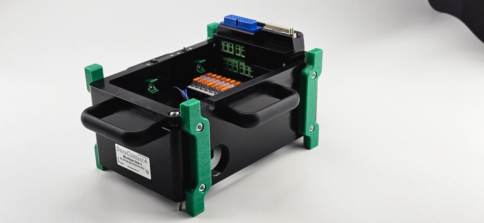 Sandwich Prüfadapter mit integrierten Leitungsabgriffen