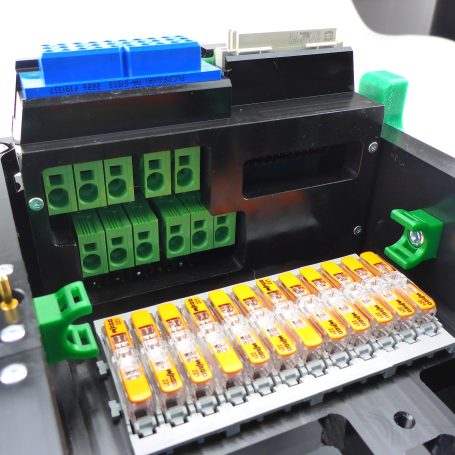 Sandwich Prüfadapter mit integrierten Leitungsabgriffen